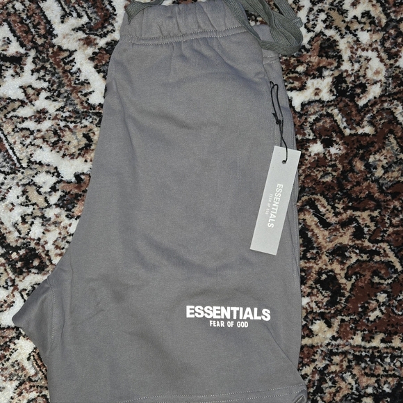 FOG Essentials Shorts - Picture 3 of 3